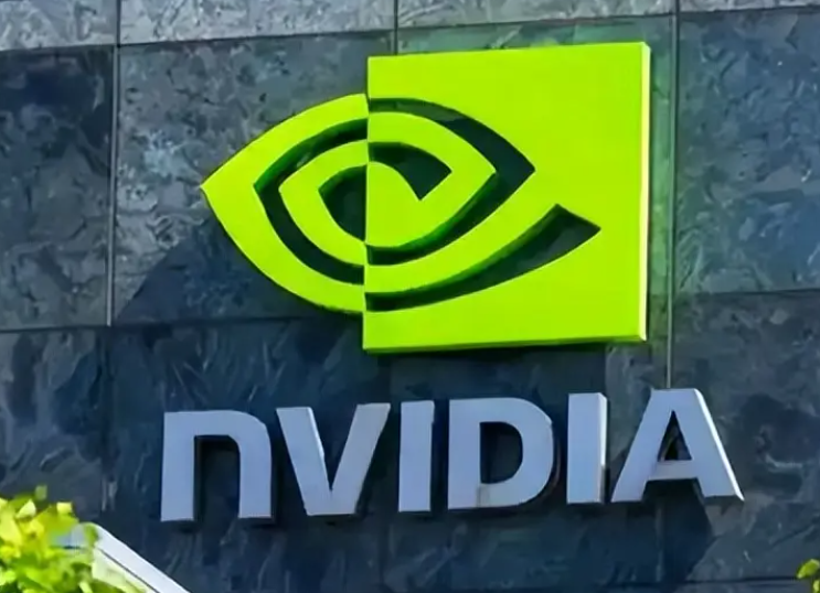 黄仁勋称英伟达有大量新型Blackwell芯片可供销售