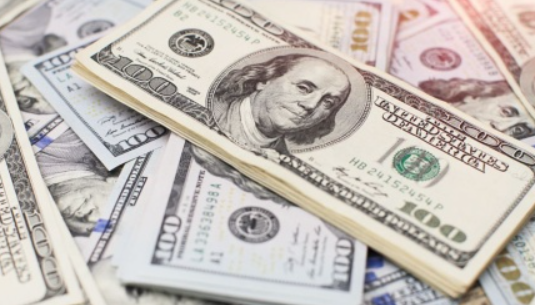 美国财长贝森特：特朗普2000美元关税分红提议须