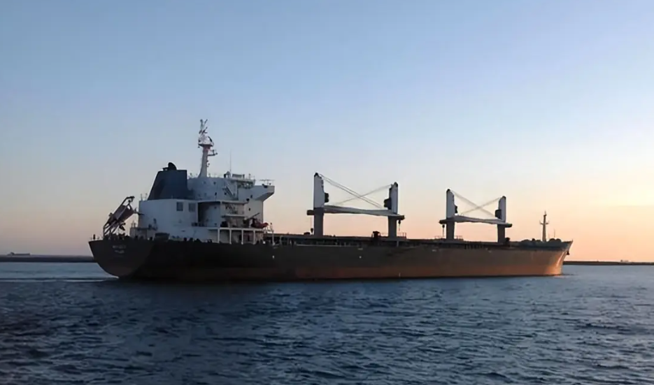 特朗普称美军在阿曼湾拦截并控制一艘伊朗货船