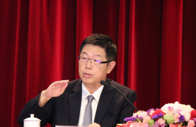 鸿海董事长称对人工智能带来的增长势头“充满